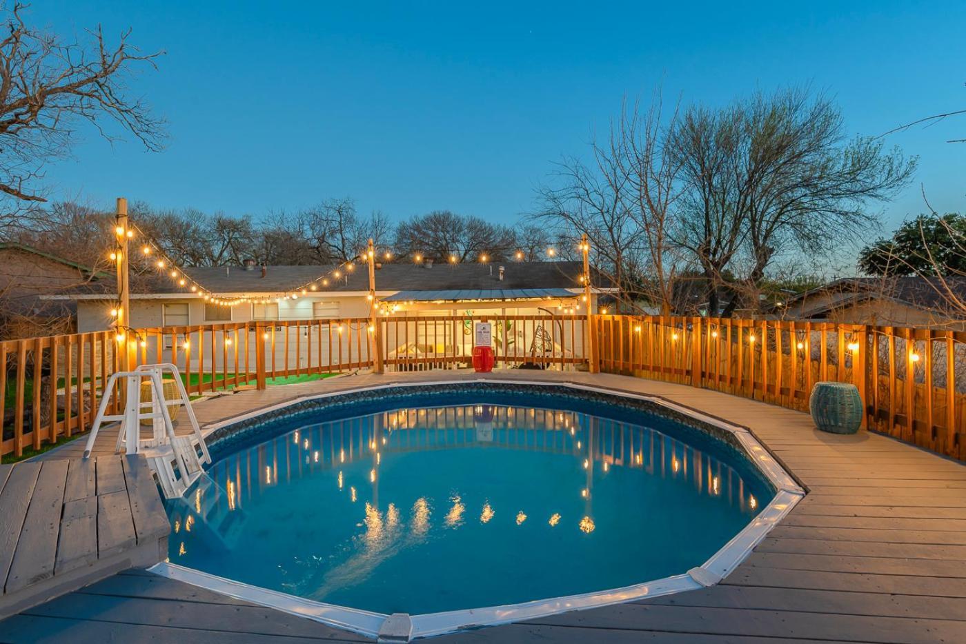 Game Room, Pool & Fire Pit At The Medical Center San Antonio Kültér fotó