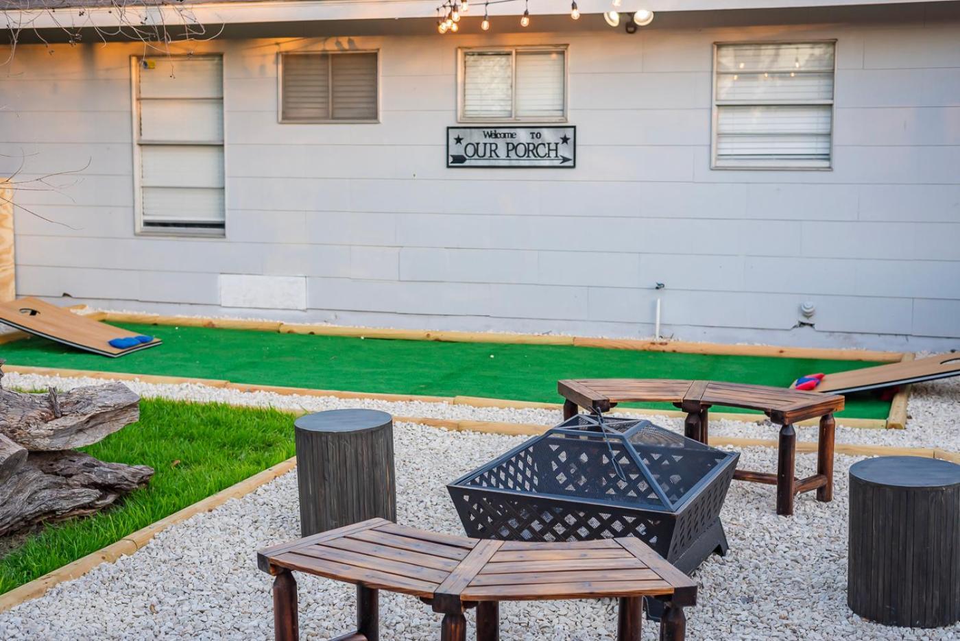 Game Room, Pool & Fire Pit At The Medical Center San Antonio Kültér fotó