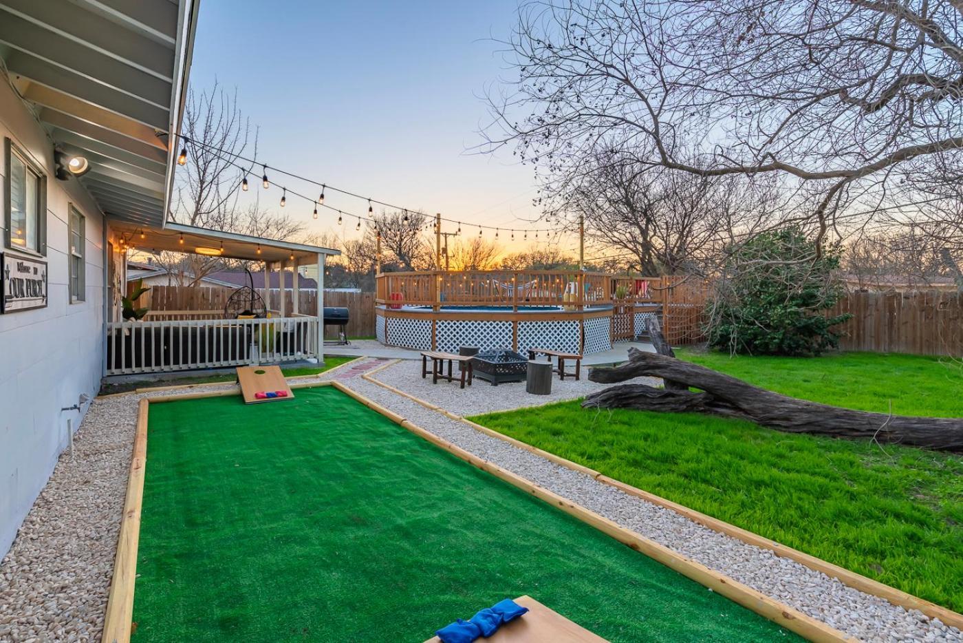 Game Room, Pool & Fire Pit At The Medical Center San Antonio Kültér fotó