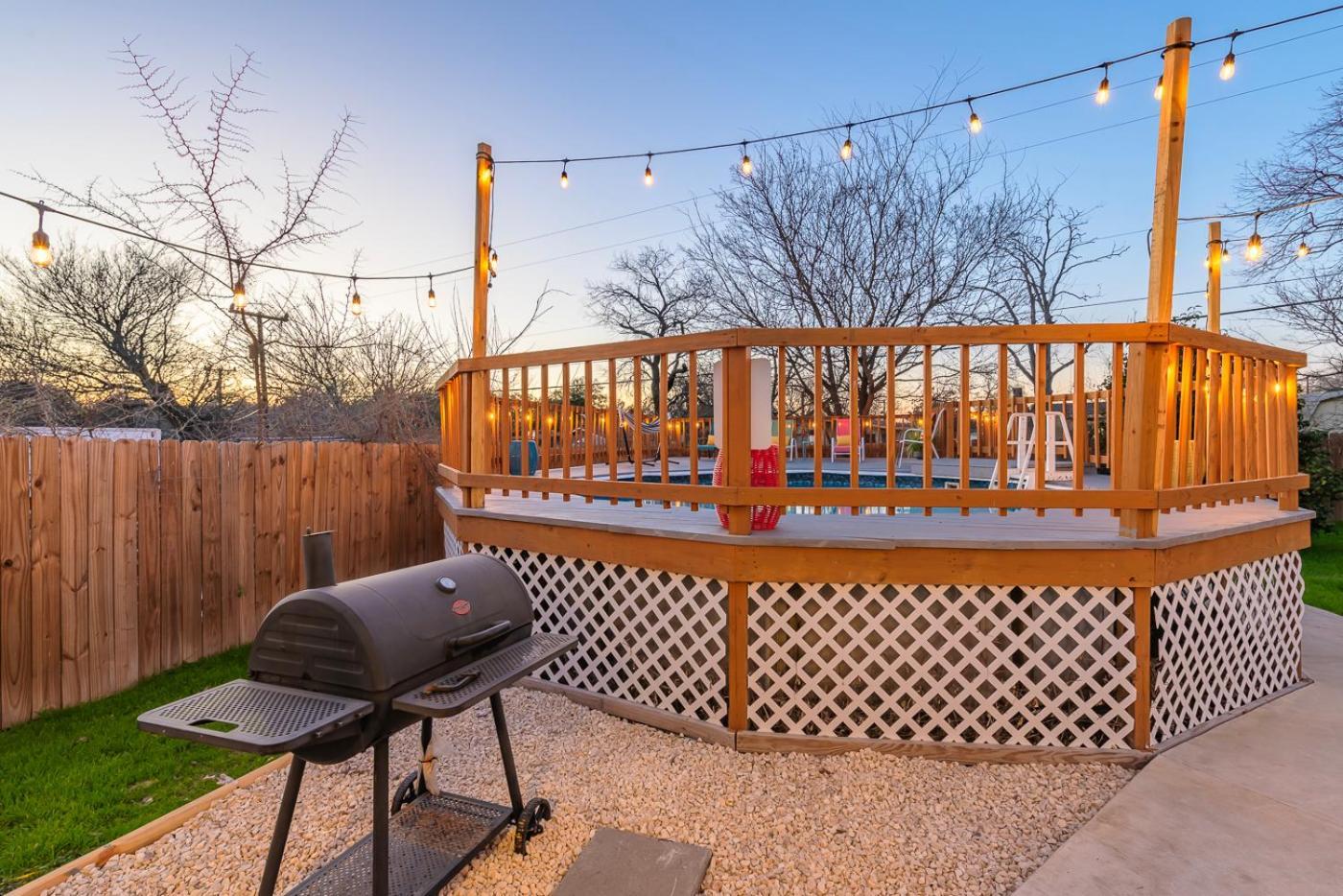 Game Room, Pool & Fire Pit At The Medical Center San Antonio Kültér fotó