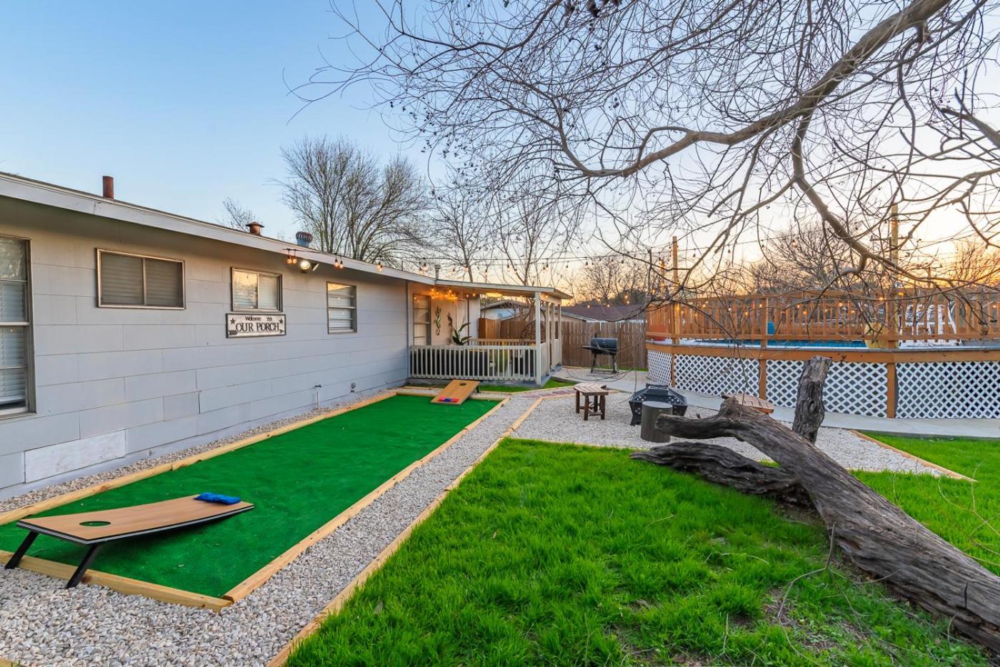 Game Room, Pool & Fire Pit At The Medical Center San Antonio Kültér fotó