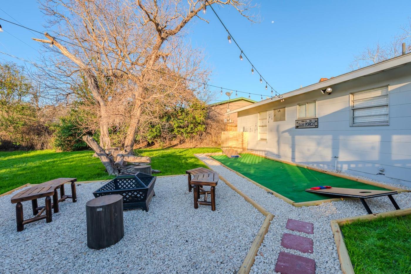 Game Room, Pool & Fire Pit At The Medical Center San Antonio Kültér fotó