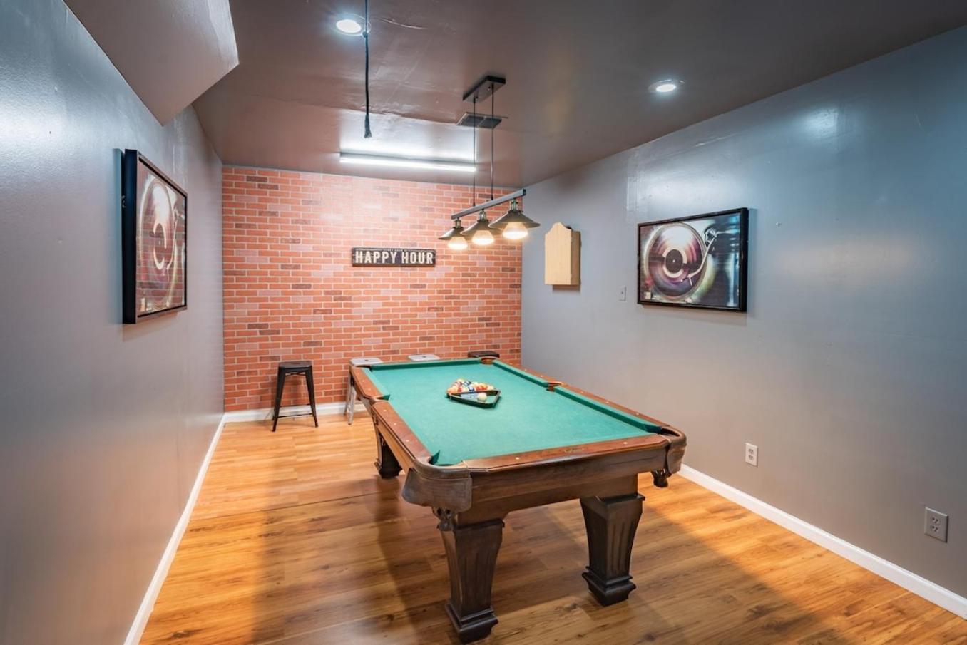Game Room, Pool & Fire Pit At The Medical Center San Antonio Kültér fotó